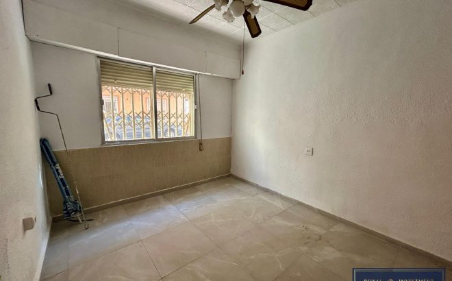Resale - Apartment -
Torrevieja - Centro