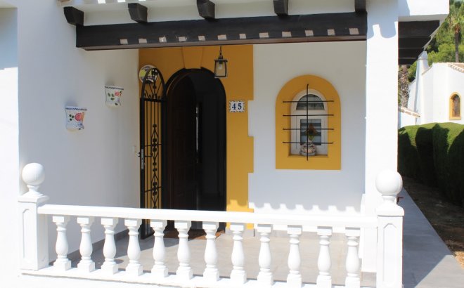 Resale - Villa -
Orihuela Costa - Costa Blanca