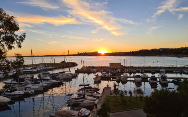 Resale - Villa -
Orihuela Costa - Costa Blanca