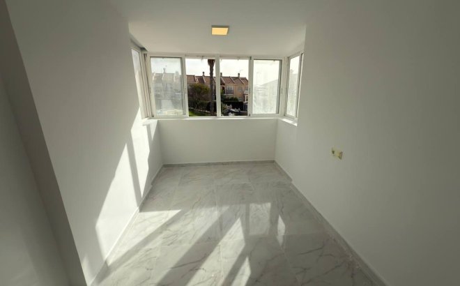 Resale - Town House -
Torrevieja - Aguas Nuevas