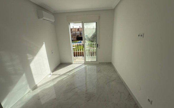 Resale - Town House -
Torrevieja - Aguas Nuevas
