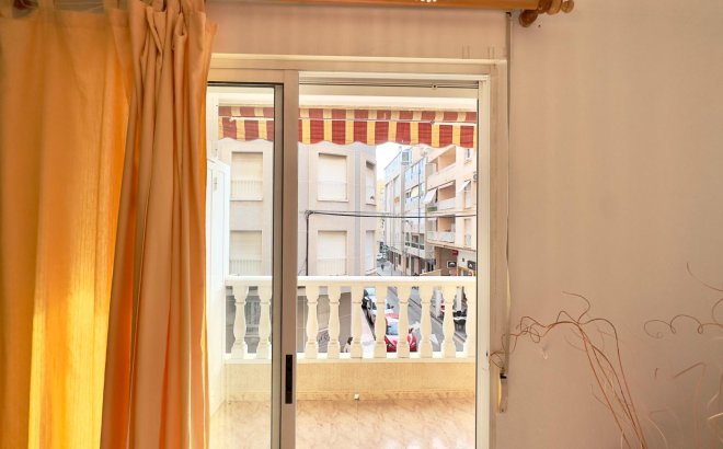 Resale - Apartment -
Torrevieja - Centro