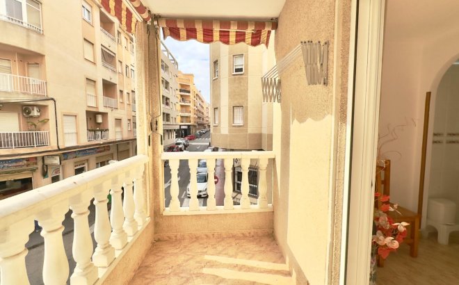 Resale - Apartment -
Torrevieja - Centro