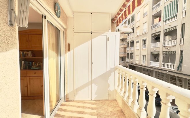 Resale - Apartment -
Torrevieja - Centro