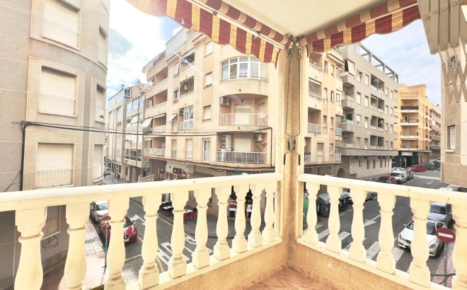 Resale - Apartment -
Torrevieja - Centro