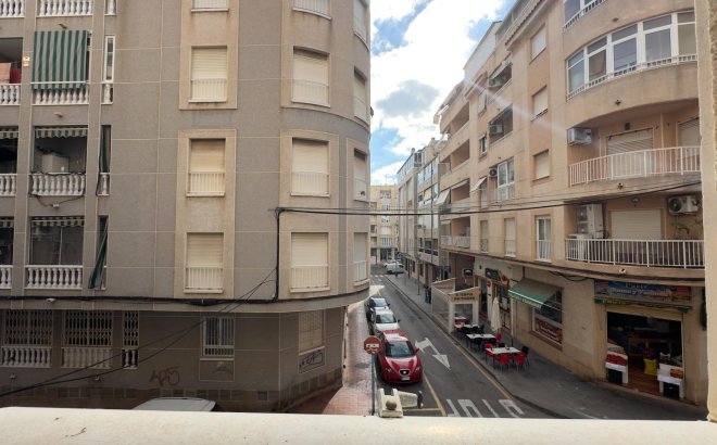 Resale - Apartment -
Torrevieja - Centro