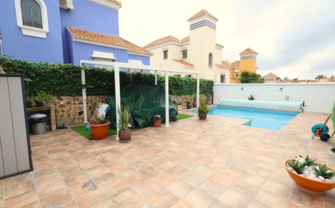Resale - Villa -
San Miguel de Salinas - Inland