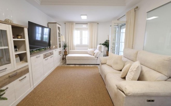 Resale - Villa -
San Miguel de Salinas - Inland