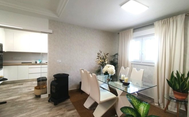 Resale - Villa -
San Miguel de Salinas - Inland