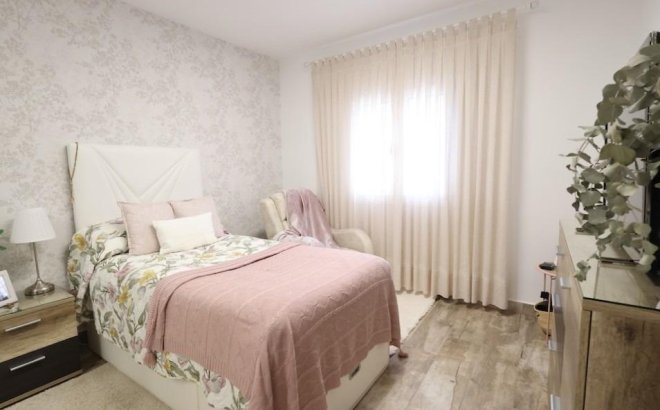 Resale - Villa -
San Miguel de Salinas - Inland