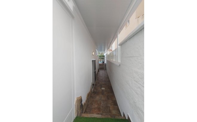 Resale - Villa -
San Miguel de Salinas - Inland