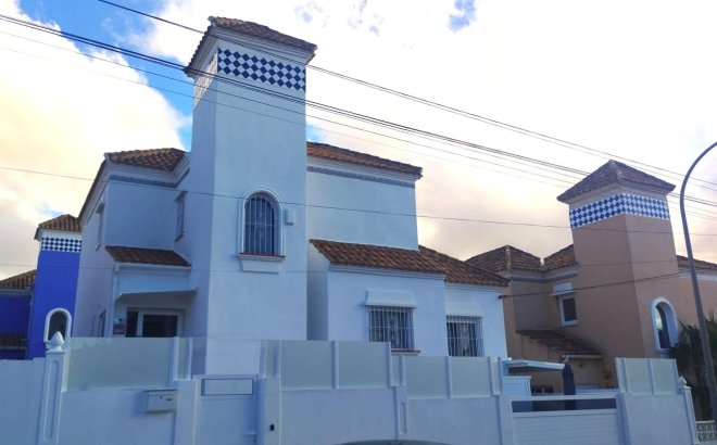 Resale - Villa -
San Miguel de Salinas - Inland