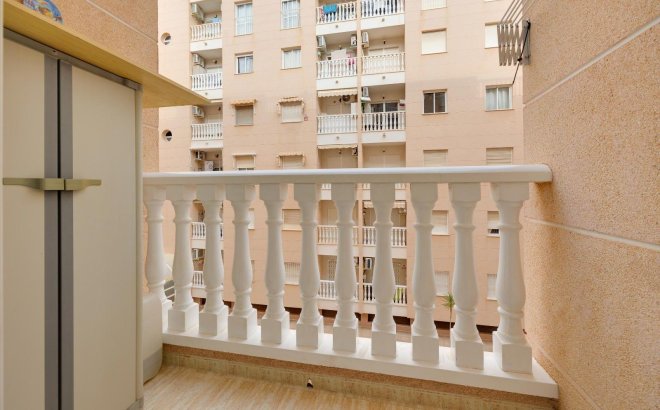 Resale - Apartment -
Torrevieja - Centro
