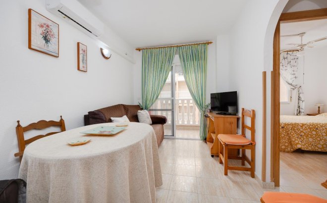 Resale - Apartment -
Torrevieja - Centro