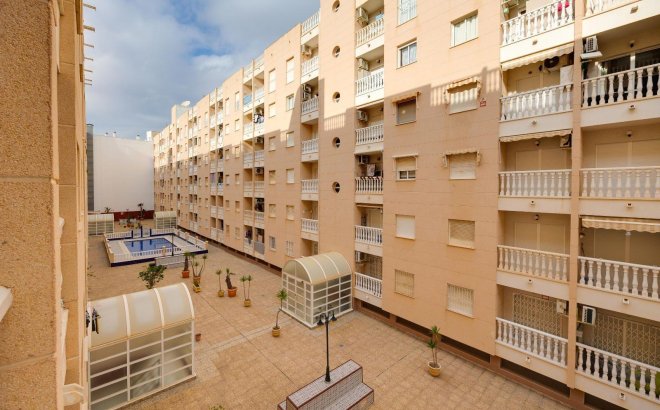 Resale - Apartment -
Torrevieja - Centro