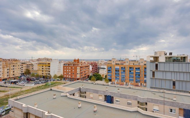 Resale - Apartment -
Torrevieja - Centro