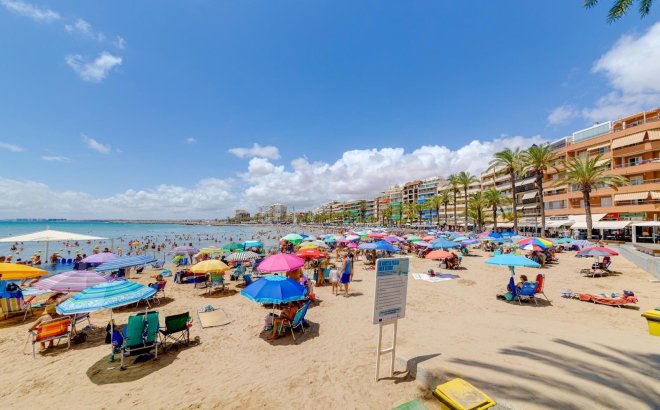 Resale - Apartment -
Torrevieja - Centro