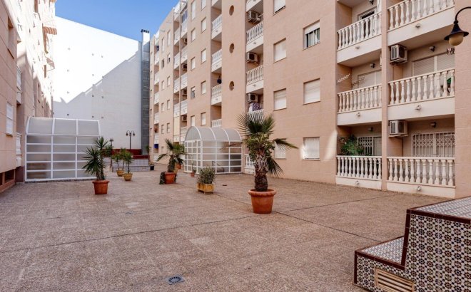 Resale - Apartment -
Torrevieja - Centro