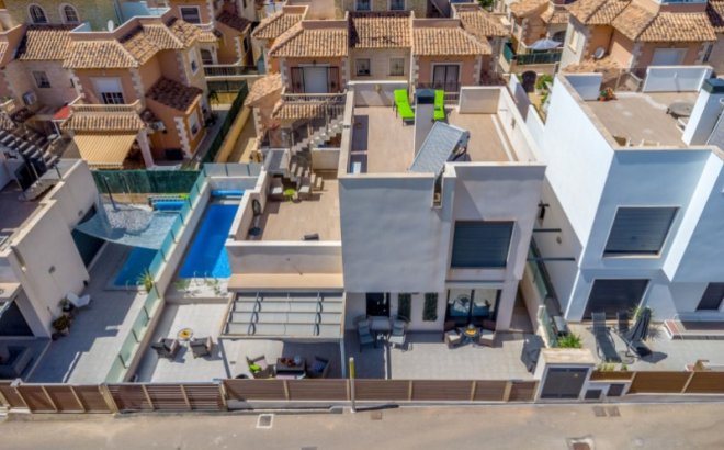 Resale - Villa -
Torrevieja - Costa Blanca