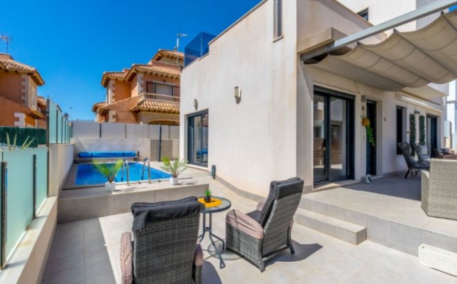 Resale - Villa -
Torrevieja - Costa Blanca