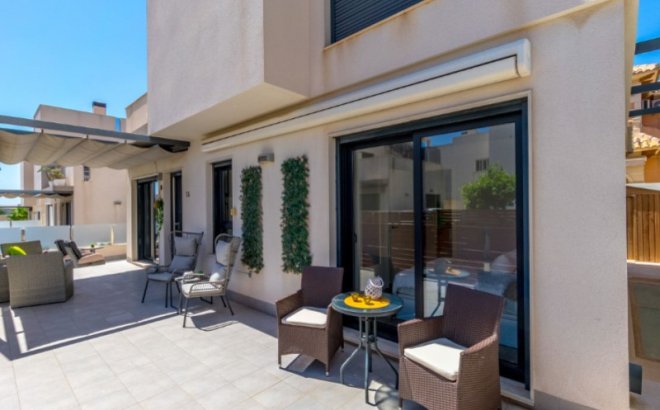 Resale - Villa -
Torrevieja - Costa Blanca