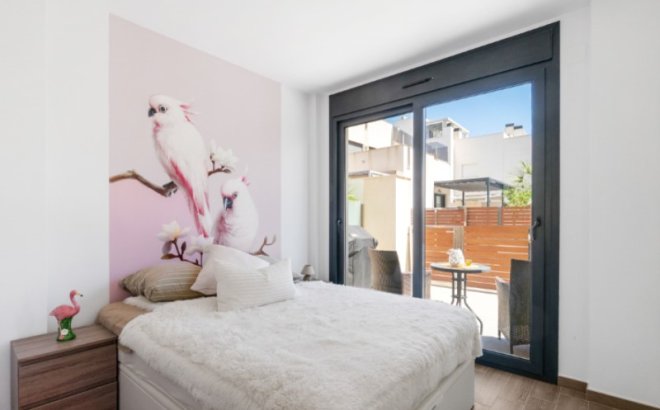 Resale - Villa -
Torrevieja - Costa Blanca