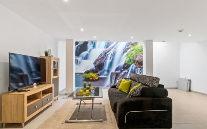 Resale - Villa -
Torrevieja - Costa Blanca