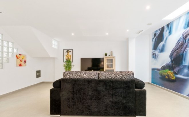 Resale - Villa -
Torrevieja - Costa Blanca