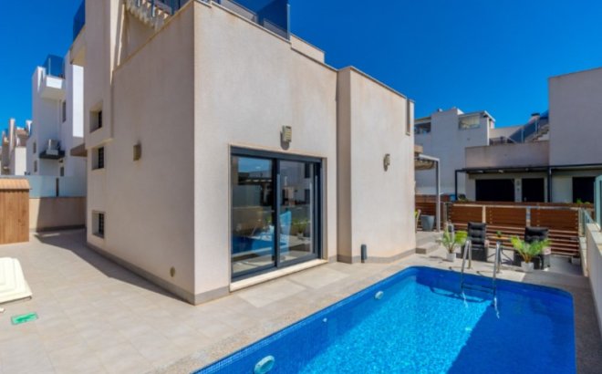 Resale - Villa -
Torrevieja - Costa Blanca