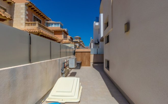 Resale - Villa -
Torrevieja - Costa Blanca