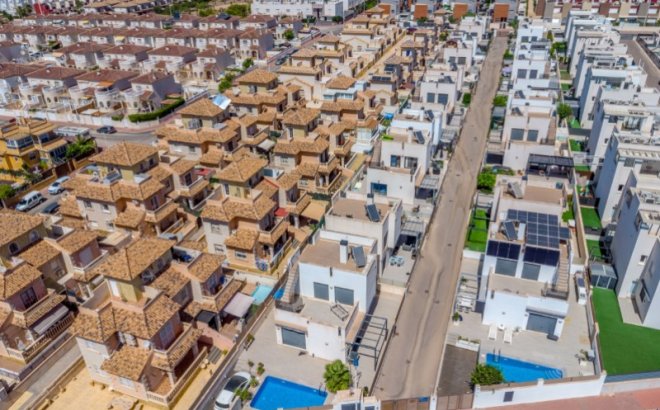 Resale - Villa -
Torrevieja - Costa Blanca