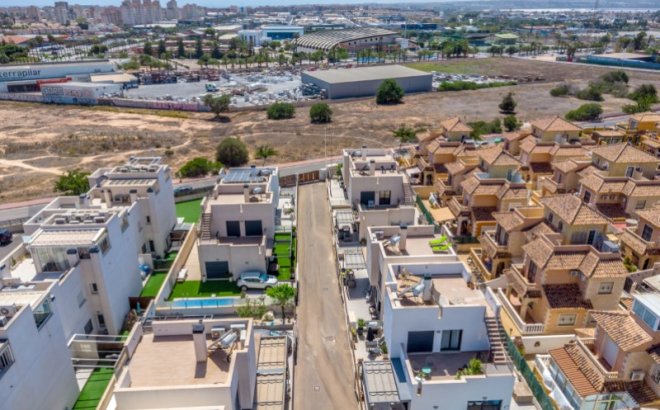 Resale - Villa -
Torrevieja - Costa Blanca