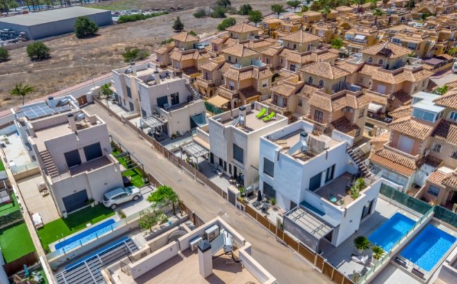 Resale - Villa -
Torrevieja - Costa Blanca