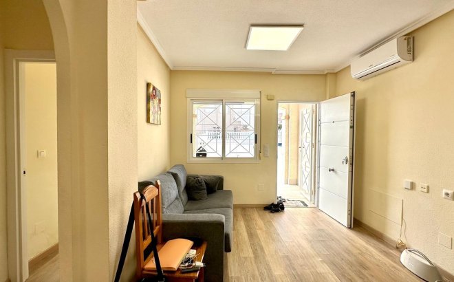 Resale - Bungalow -
Torrevieja - Torreblanca