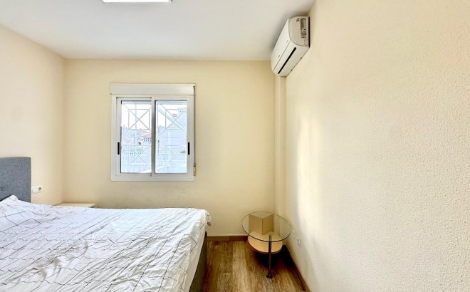 Resale - Bungalow -
Torrevieja - Torreblanca