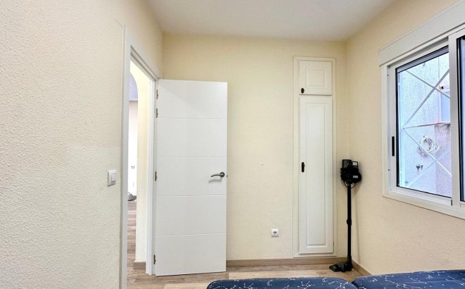 Resale - Bungalow -
Torrevieja - Torreblanca