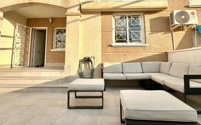 Resale - Bungalow -
Torrevieja - Torreblanca