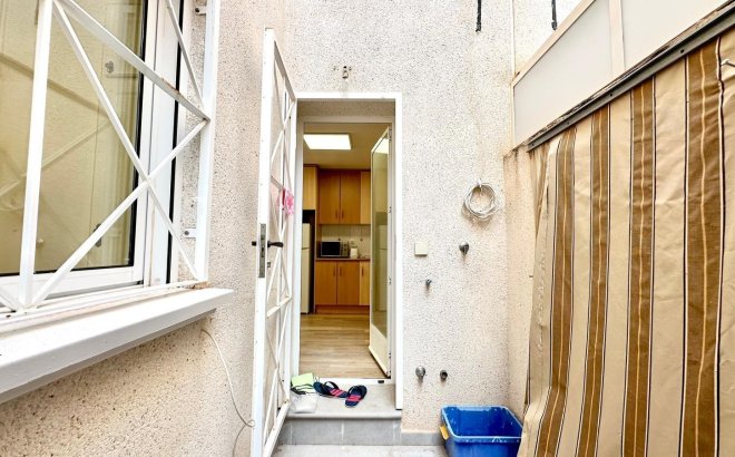 Resale - Bungalow -
Torrevieja - Torreblanca