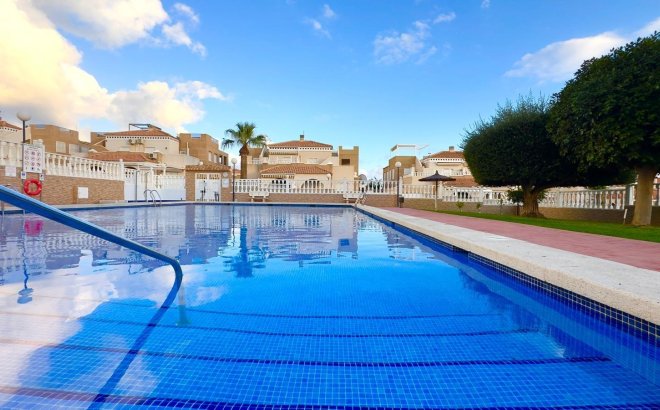 Resale - Bungalow -
Torrevieja - Torreblanca