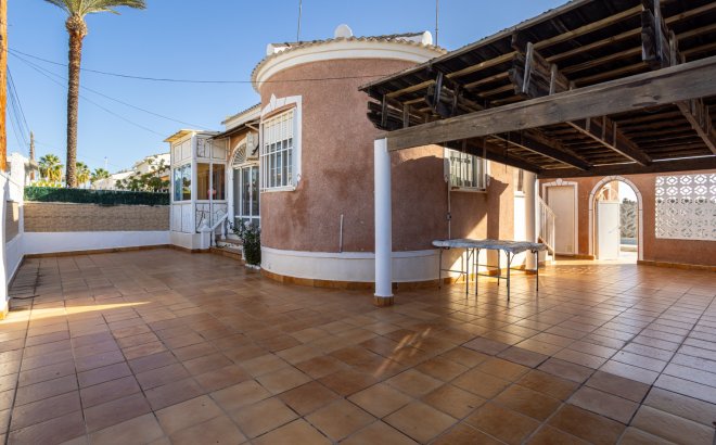 Resale - Villa -
Torrevieja - Costa Blanca