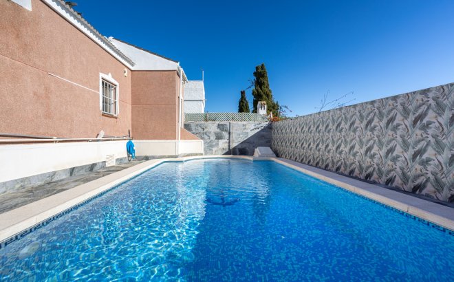 Resale - Villa -
Torrevieja - Costa Blanca