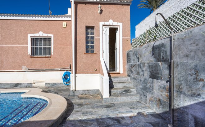 Resale - Villa -
Torrevieja - Costa Blanca