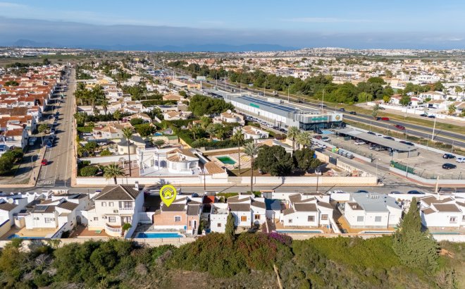 Resale - Villa -
Torrevieja - Costa Blanca