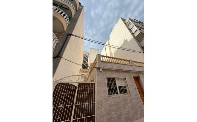 Resale - Town House -
Torrevieja