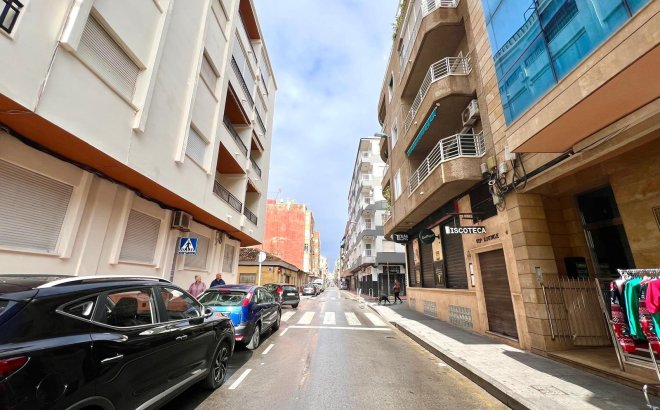 Resale - Apartment -
Torrevieja - Paseo Maritimo