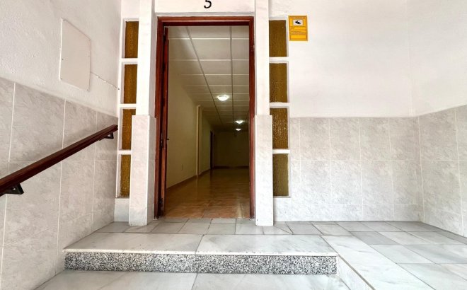 Resale - Apartment -
Torrevieja - Paseo Maritimo