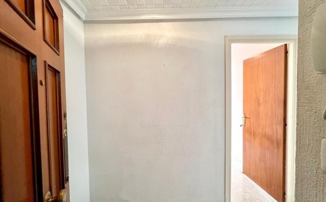 Resale - Apartment -
Torrevieja - Paseo Maritimo