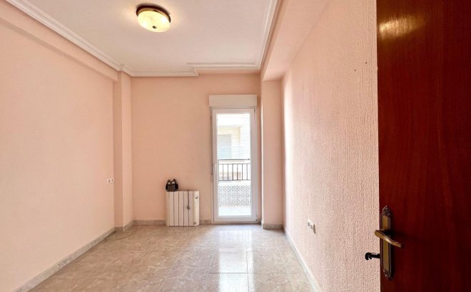 Resale - Apartment -
Torrevieja - Paseo Maritimo