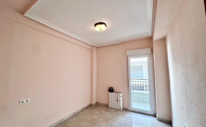 Resale - Apartment -
Torrevieja - Paseo Maritimo