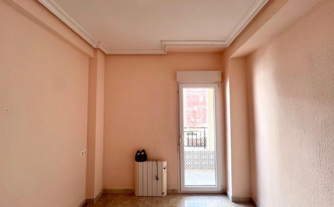 Resale - Apartment -
Torrevieja - Paseo Maritimo